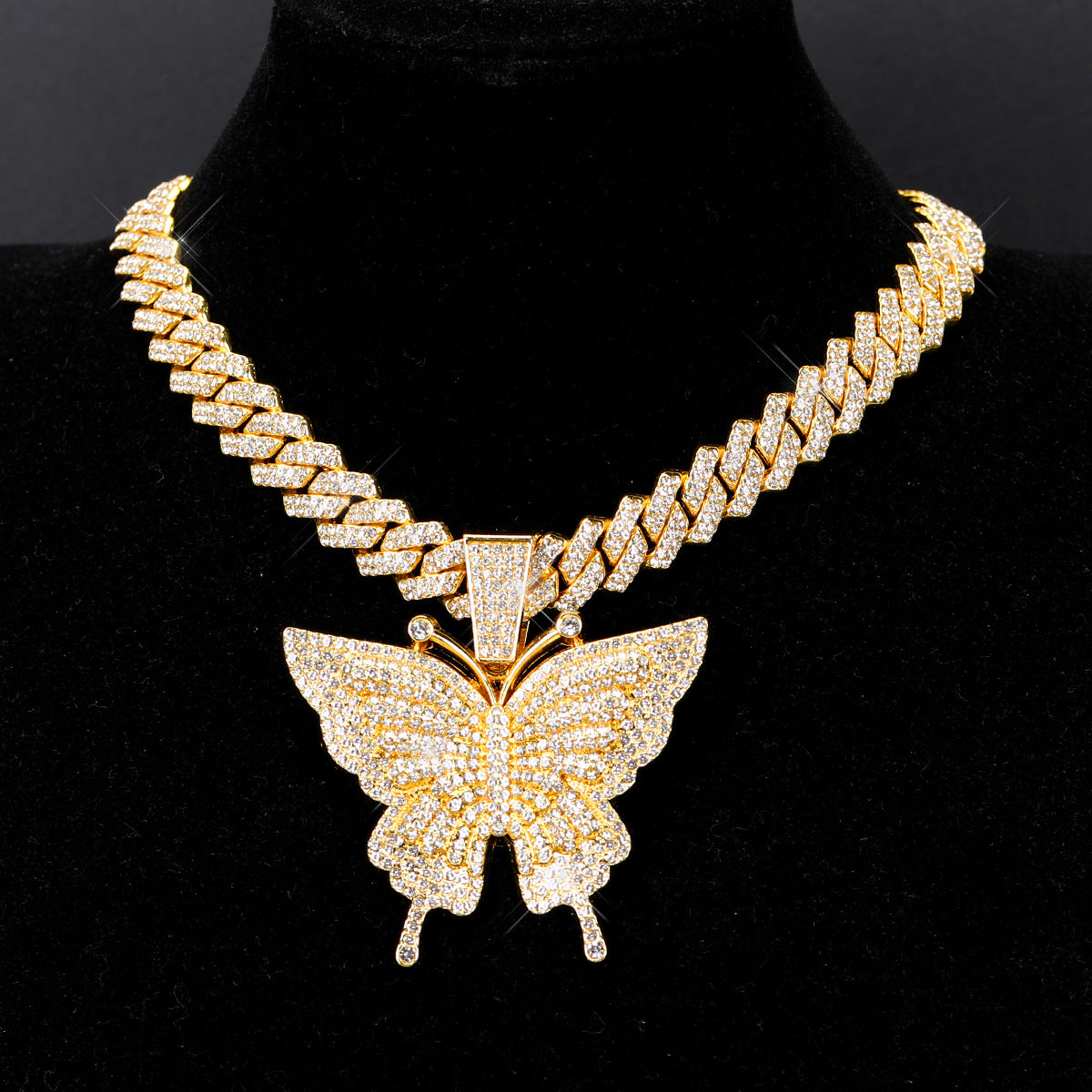 🦋Butterfly Pendant Necklace – Sparkling Crystal Statement Jewelry