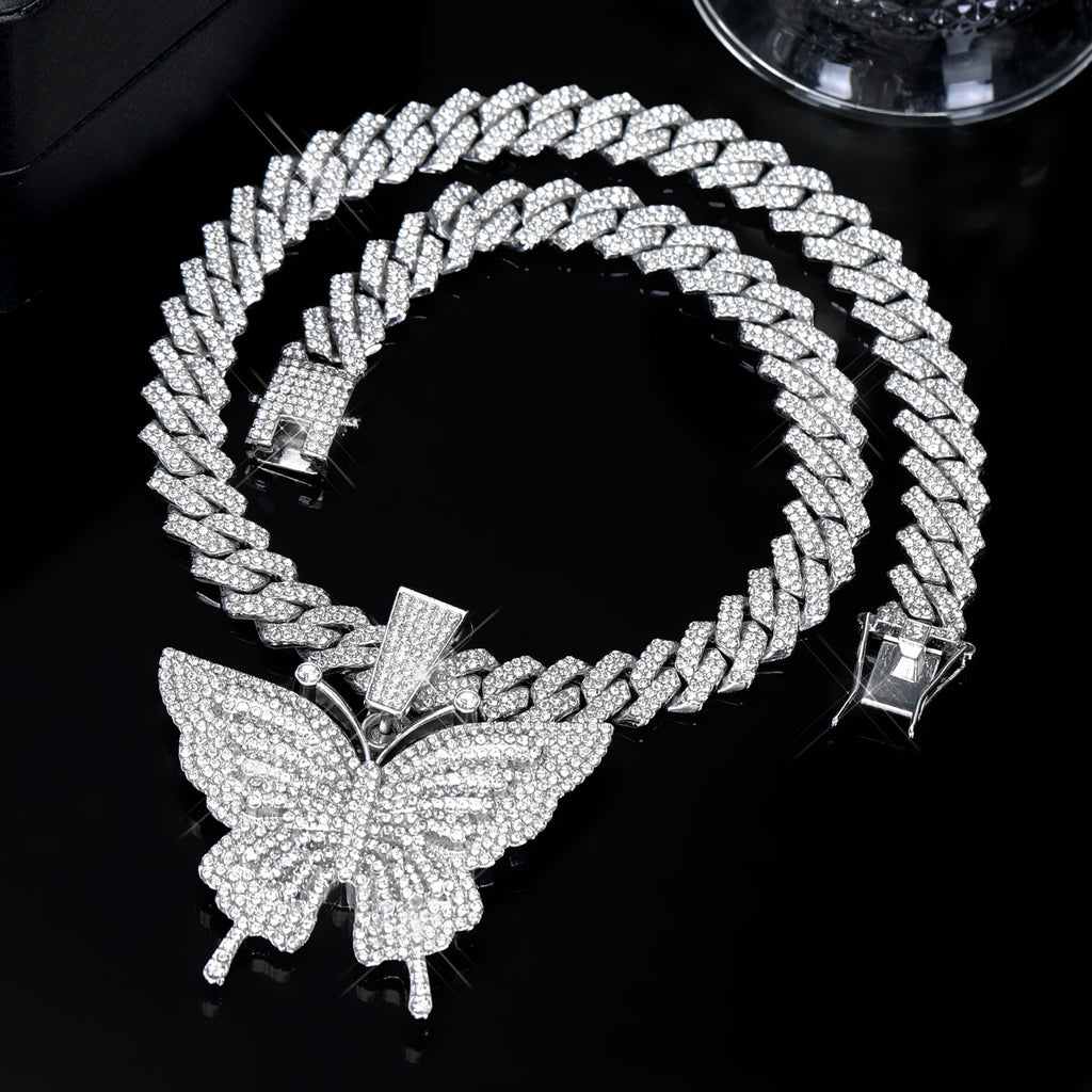 🦋Butterfly Pendant Necklace – Sparkling Crystal Statement Jewelry