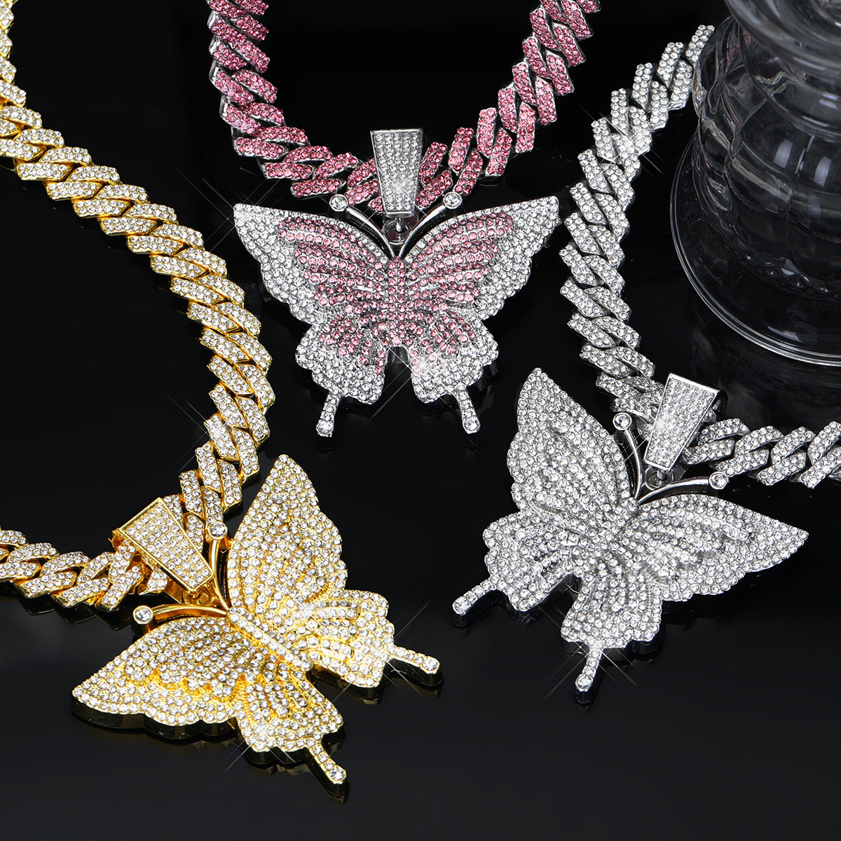 🦋Butterfly Pendant Necklace – Sparkling Crystal Statement Jewelry